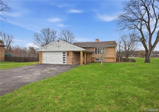 1st image of 4238 Tonawanda Creek Rd, North Tonawanda, NY 14120 | MLS# B1681830