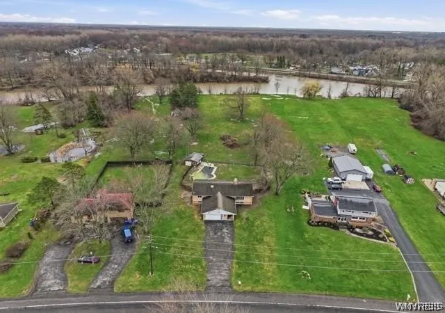 2nd image of 4238 Tonawanda Creek Rd, North Tonawanda, NY 14120 | MLS# B1681830