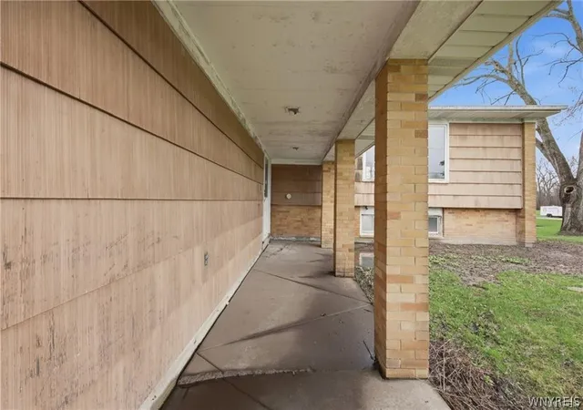 4th image of 4238 Tonawanda Creek Rd, North Tonawanda, NY 14120 | MLS# B1681830