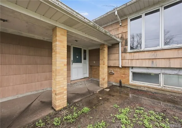 5th image of 4238 Tonawanda Creek Rd, North Tonawanda, NY 14120 | MLS# B1681830