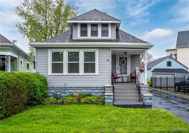 Homes for sale in Buffalo, NY | 11 Oakhurst Ave, Buffalo, NY 14220 | MLS# B1682479