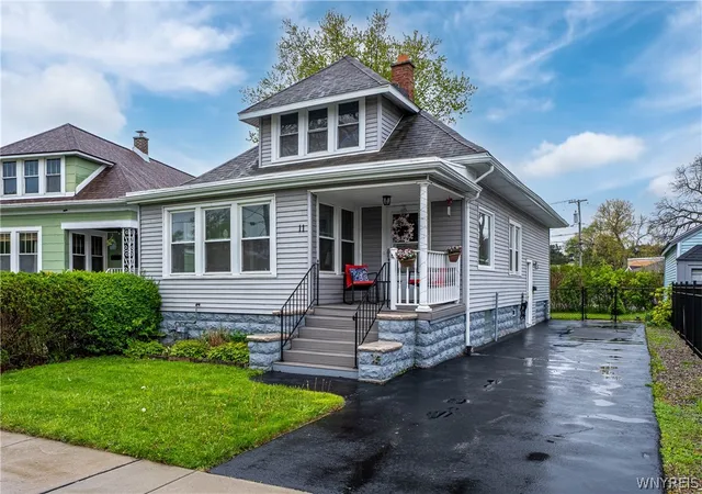 Homes for sale in Buffalo, NY | 11 Oakhurst Ave, Buffalo, NY 14220 | MLS# B1682479