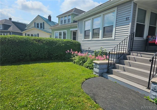 Homes for sale in Buffalo, NY | 11 Oakhurst Ave, Buffalo, NY 14220 | MLS# B1682479