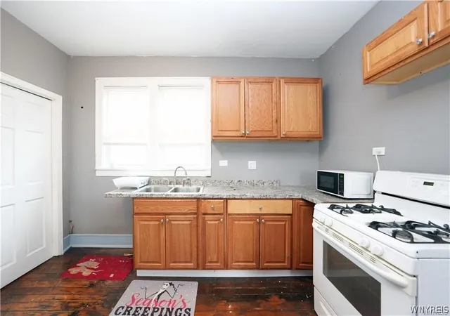 Homes for sale in Buffalo, NY | 64 Ontario St, Buffalo, NY 14207 | MLS# B1682606