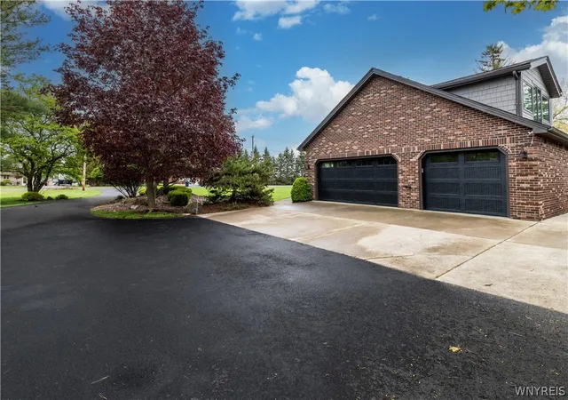 Homes for sale in Grand Island, NY | 4950 East River Rd, Grand Island, NY 14072 | MLS# B1680856