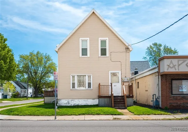 Photo 2 of Sale Pending at 425 Hopkins St, Buffalo, NY 14220 | MLS# B1682613 | Listing updated on 2026-07-29