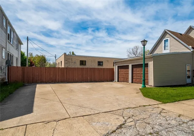 Listing Photo 2 - Condo for sale in building located at 425 Hopkins St, Buffalo, NY 14220 - Unit #