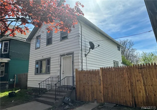 1st image of 93 Farmer St, Buffalo, NY 14207 | MLS# B1682294
