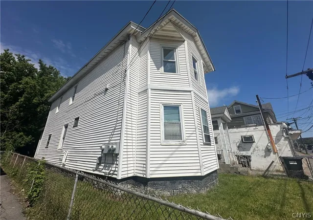 3rd image of 1506 Lodi St, Syracuse, NY 13208 | MLS# S1680376