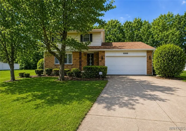 1st image of 6888 Joanne Cir N, Niagara Falls, NY 14304 | MLS# B1682081