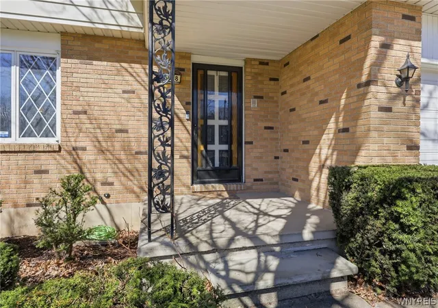 4th image of 6888 Joanne Cir N, Niagara Falls, NY 14304 | MLS# B1682081