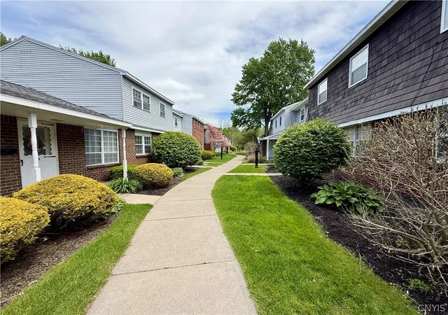 Homes for sale in Manlius, NY | 207 Highbridge St #9, Manlius, NY 13066 | MLS# S1680924