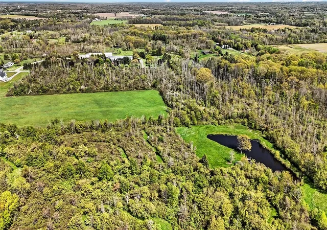 11th image of 35 Draffin Rd, Parma, NY 14468 | MLS# R1682501
