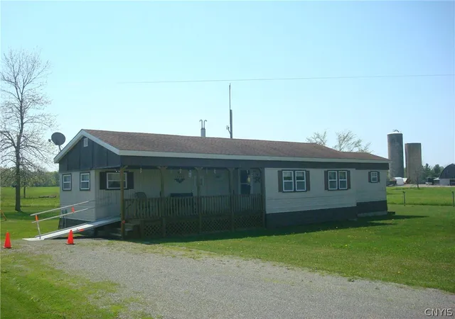 Homes for sale in Clayton, NY | 37207 Clayton Center Rd, Clayton, NY 13624 | MLS# S1682441