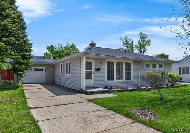 Homes for sale in Amherst, NY | 39 Mapleview Dr, Amherst, NY 14226 | MLS# B1682524