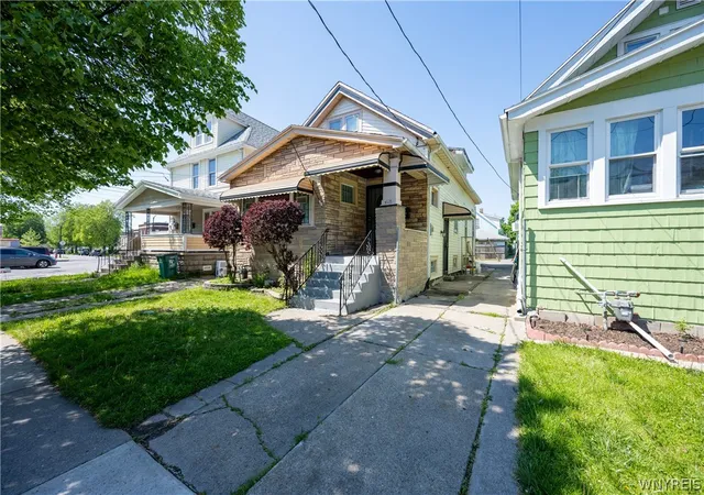 Homes for sale in Buffalo, NY | 418 Lisbon Ave, Buffalo, NY 14215 | MLS# B1682831
