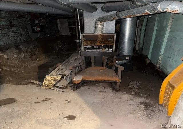 2nd image of 417 Delaware St, Syracuse, NY 13204