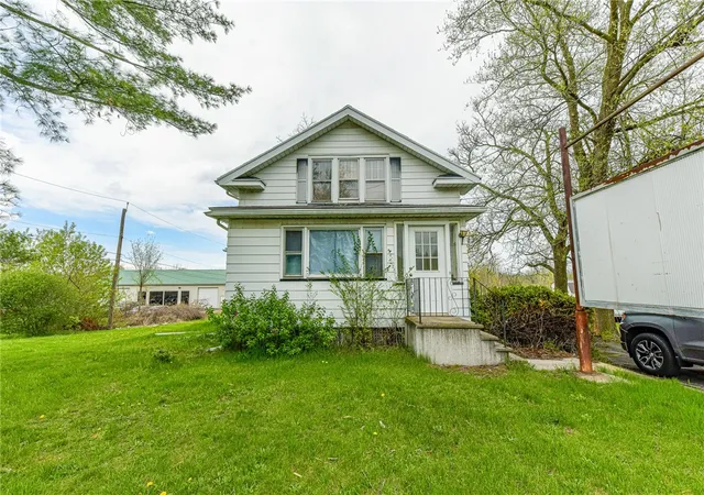 1st image of 5058 W Ridge Rd, Parma, NY 14559 | MLS# R1676939