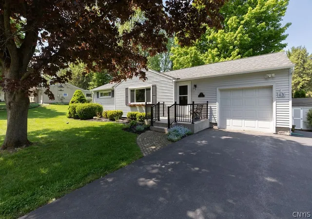 Homes for sale in Camillus, NY | 43 Richlee Dr, Camillus, NY 13031 | MLS# S1682525