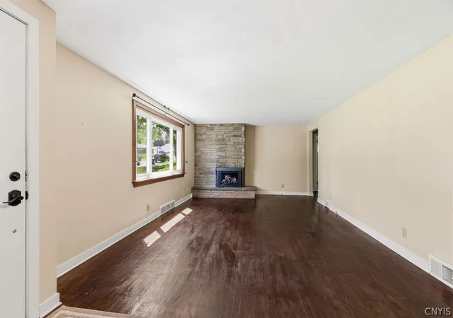 Homes for sale in Camillus, NY | 43 Richlee Dr, Camillus, NY 13031 | MLS# S1682525