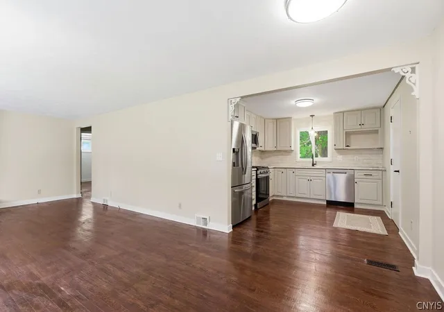 Homes for sale in Camillus, NY | 43 Richlee Dr, Camillus, NY 13031 | MLS# S1682525