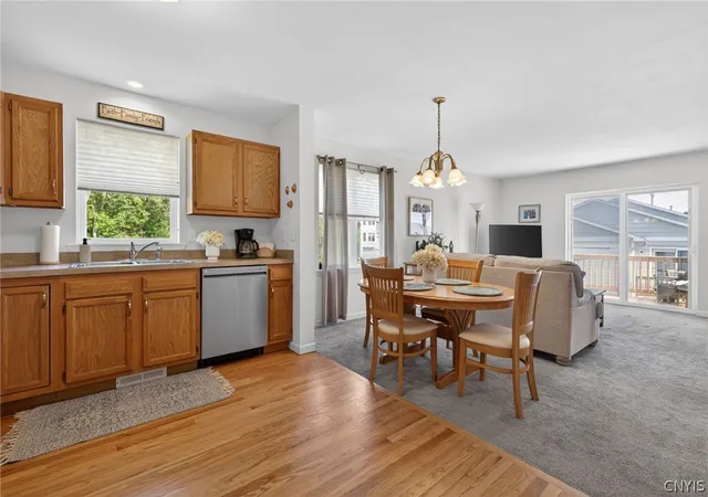 5th image of 183 Timber Wolf Cir, Syracuse, NY 13209 | MLS# S1682549