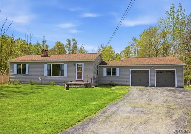 Homes for sale in Alden, NY | 2052 Crittenden Rd, Alden, NY 14004 | MLS# B1682390
