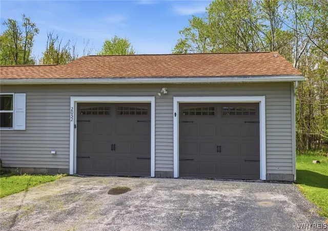 Homes for sale in Alden, NY | 2052 Crittenden Rd, Alden, NY 14004 | MLS# B1682390