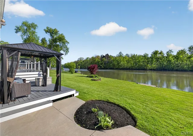 2nd image of 7690 Seneca Beach Dr, Baldwinsville, NY 13027 | MLS# S1682594