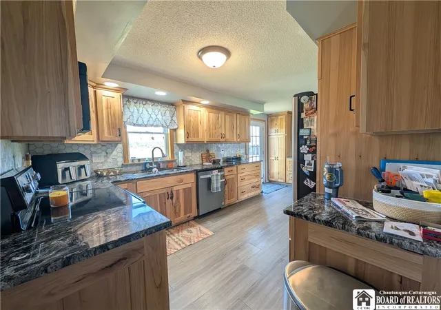 3rd image of 13400 Parker Rd, Holland, NY 14080 | MLS# R1682591