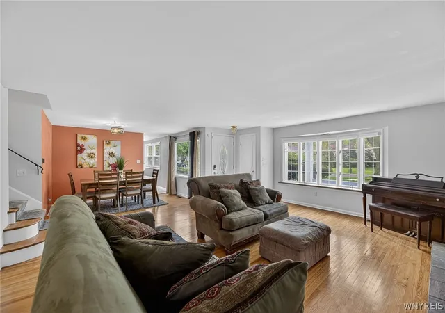4th image of 32 Hunters Ln, Buffalo, NY 14221 | MLS# B1683027