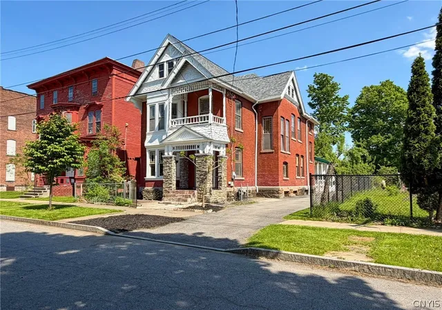 Homes for sale in Utica, NY | 1129 Summit Pl, Utica, NY 13501 | MLS# S1682991