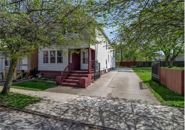 Homes for sale in Buffalo, NY | 95 Guernsey St, Buffalo, NY 14207 | MLS# B1682864