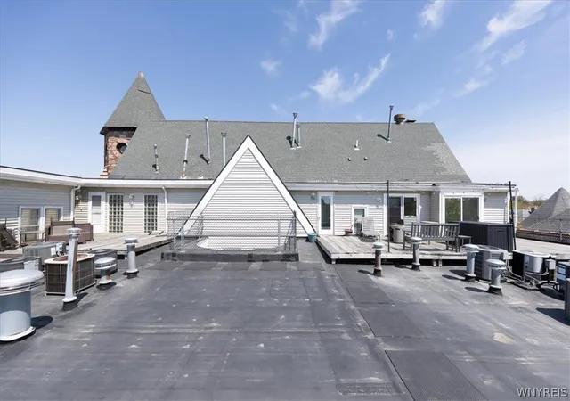 2nd image of 231 Richmond Ave, Buffalo, NY 14222