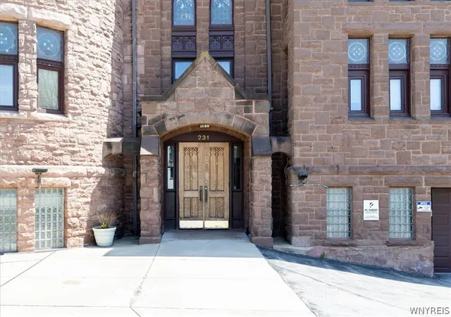 2nd image of 231 Richmond Ave #11, Buffalo, NY 14222 | MLS# B1677131