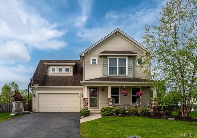 Homes for sale in Lancaster, NY | 39 Newberry Ln, Lancaster, NY 14086 | MLS# B1682843