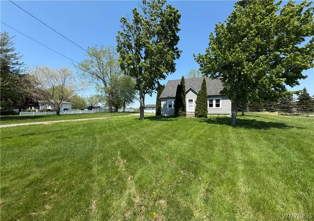 2nd image of 7453 Lincoln Avenue Ext, Lockport, NY 14094 | MLS# B1683219