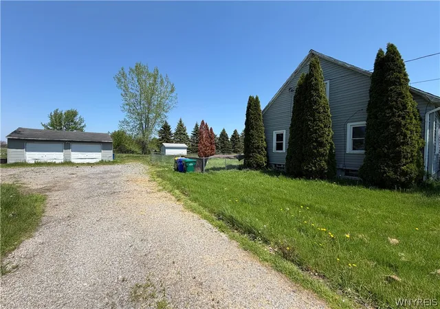3rd image of 7453 Lincoln Avenue Ext, Lockport, NY 14094 | MLS# B1683219