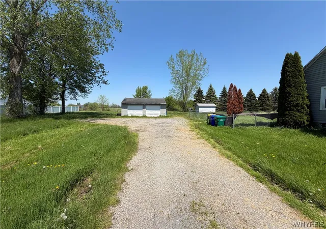 4th image of 7453 Lincoln Avenue Ext, Lockport, NY 14094 | MLS# B1683219