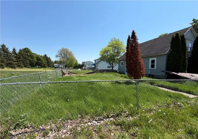 5th image of 7453 Lincoln Avenue Ext, Lockport, NY 14094 | MLS# B1683219