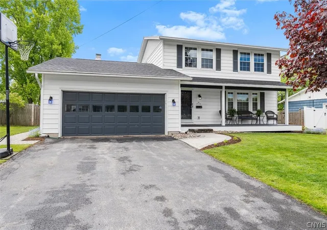 3rd image of 4926 Driftwood Dr, Salina, NY 13088 | MLS# S1682682