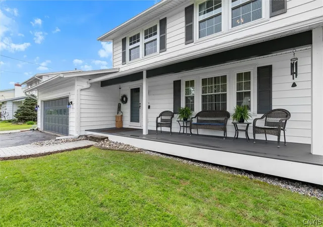 4th image of 4926 Driftwood Dr, Salina, NY 13088 | MLS# S1682682