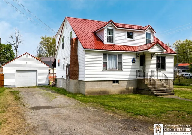 1st image of 954 Charles St, Hanover, NY 14081 | MLS# R1682579
