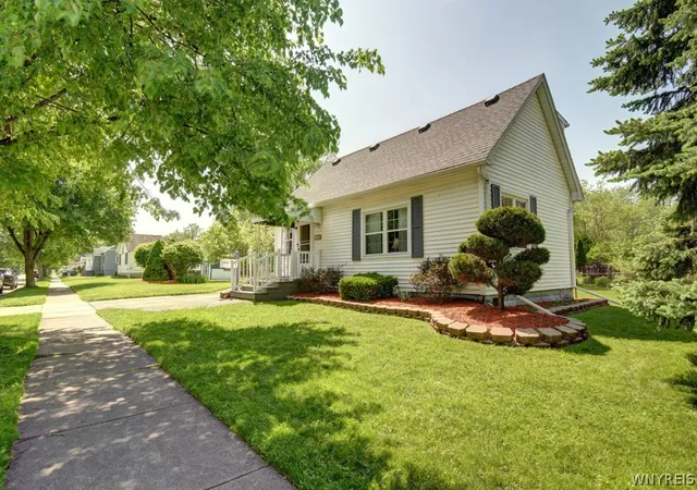 Homes for sale in West Seneca, NY | 200 Thorndale Ave, West Seneca, NY 14224 | MLS# B1683205