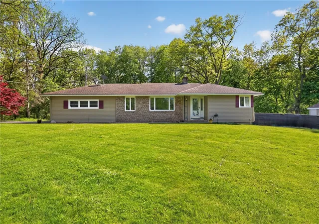 1st image of 565 Bay Rd, Webster, NY 14580 | MLS# R1682736