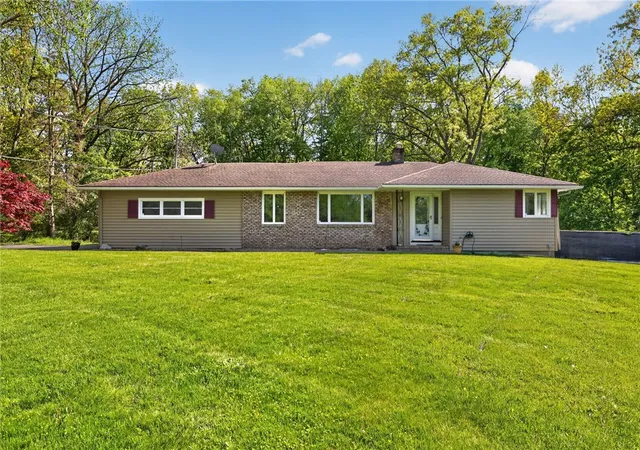 2nd image of 565 Bay Rd, Webster, NY 14580 | MLS# R1682736