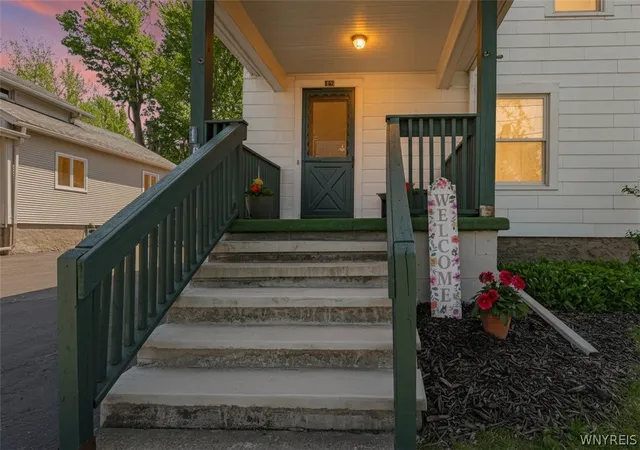 Photo 3 of Sale Pending at 162 S Transit St, Lockport, NY 14094 | MLS# B1683282 | Listing updated on 2026-07-31