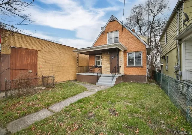 Homes for sale in Niagara Falls, NY | 417 24th St, Niagara Falls, NY 14303 | MLS# B1682221