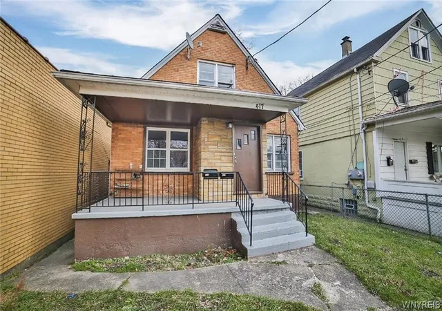 Homes for sale in Niagara Falls, NY | 417 24Th St, Niagara Falls, NY 14303 | MLS# B1682221