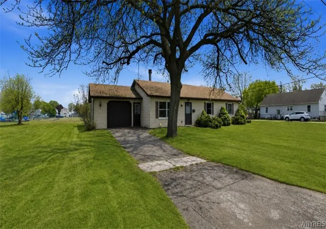 Homes for sale in Niagara, NY | 3125 Portland St, Niagara, NY 14305 | MLS# B1682874